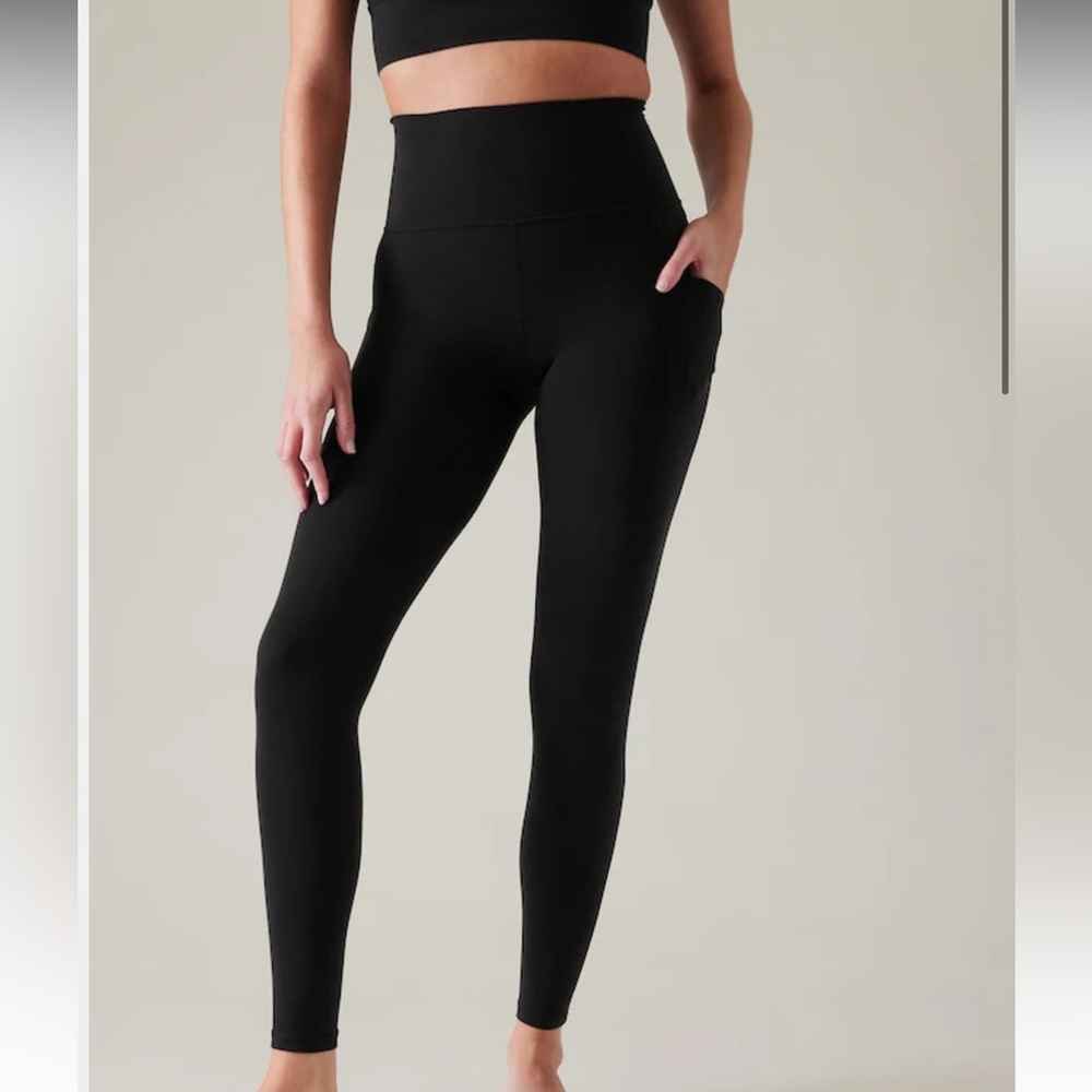 Athleta Salutation Stash Pocket 7/8 Tights